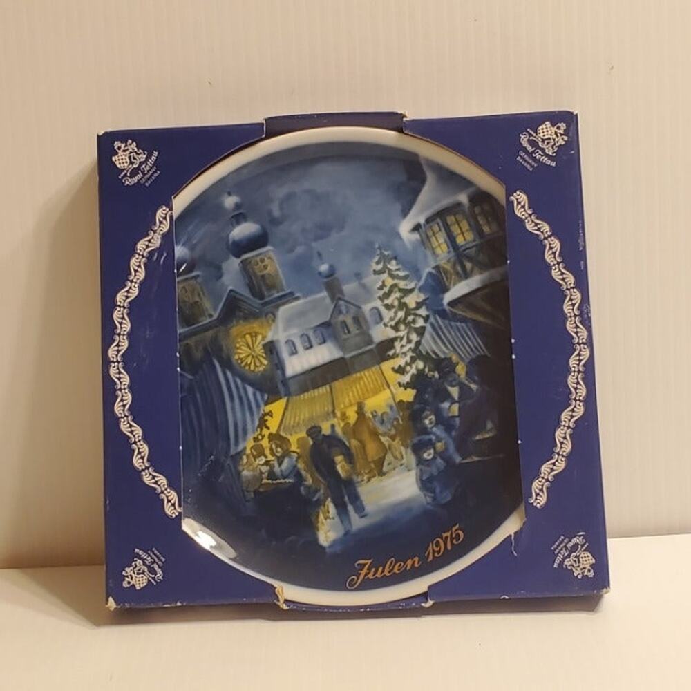 Christmas 1975 Royal Tettau plate. Collectible. Made in Germany Bavaria Vintage